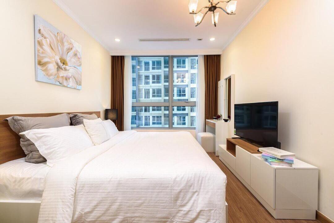 Fully Furnished 2br-privacy Balcony Opposite Landmark 81-gym & Swimming Pool Hô Chi Minh-Ville